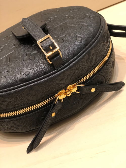 圖廠家直銷 北京高品質(zhì)服飾箱包的一件代發(fā)服務(wù)解析